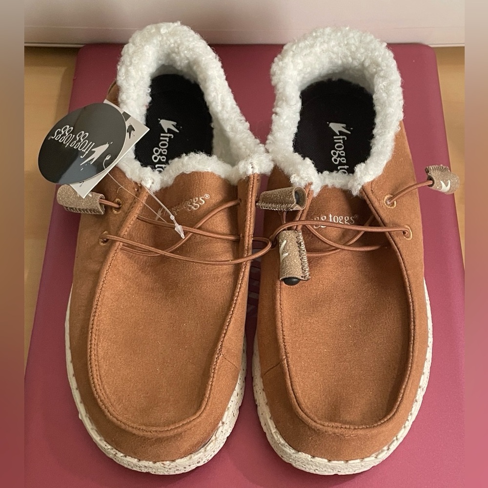 NWT Frogg Toggs Brown Suede women’s shoes size 7